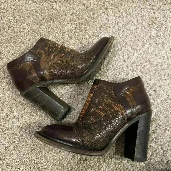 UGG Collection Giacinta Leather Shoes in Cafe Expresso US 6 - Picture 2 of 8